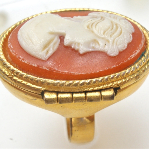 Vintage Cameo Avon Perfume Locket Ring 8.5 - Picture 6 of 9
